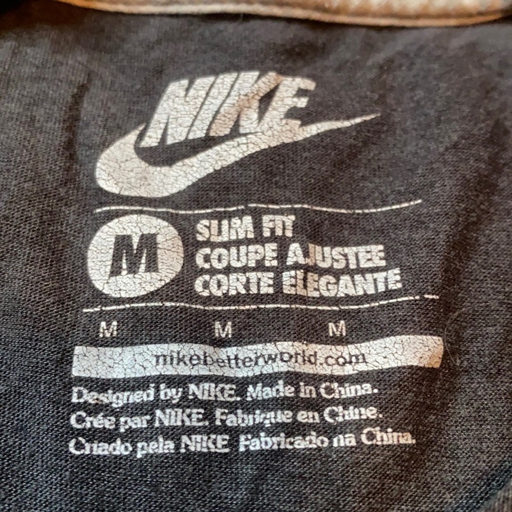 Nike shirt size medium